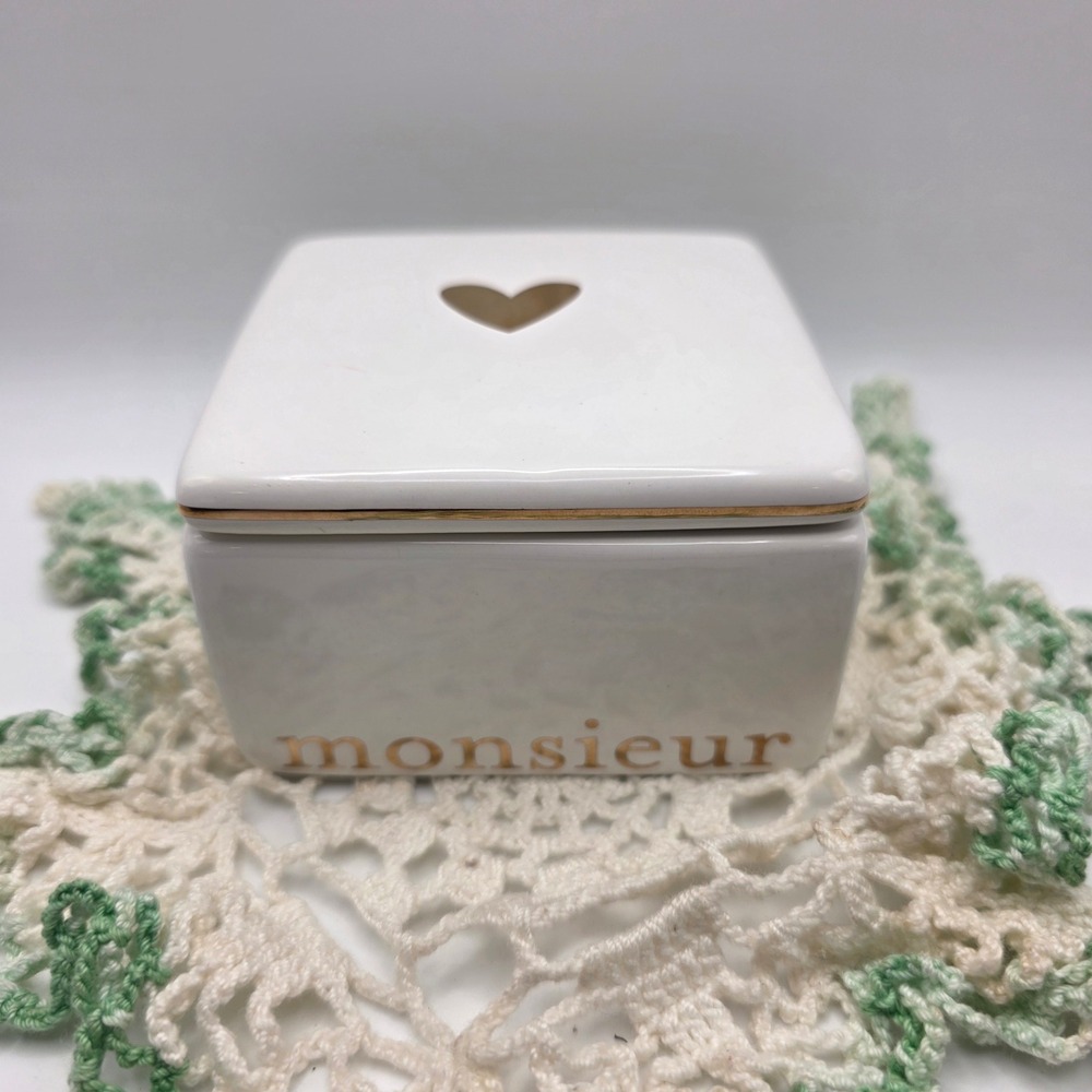 Creative Co-Op Monsieur White Ceramic Trinket Box Gold Heart DF0133A
